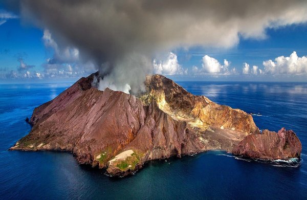 White island : entre éruption tragique et mystères volcaniques